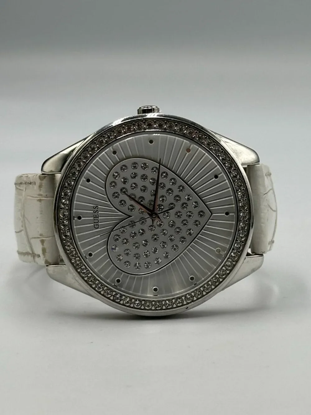 Guess Watch Women Silver Tone Heart Dial White Leather Band New Battery 9.5 Inch
